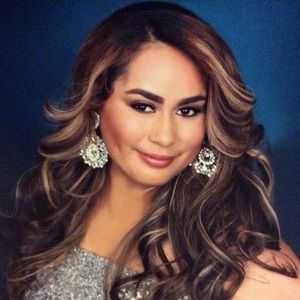 Meet your Posher, Yesenia